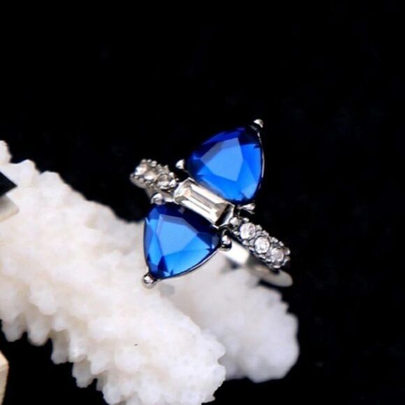 Blue Resin Rhinestone Clear Crystal Vintage Silver Statement Ring - Picture 6 of 8